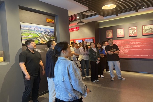 參觀寧國(guó)水泥廠廠史館