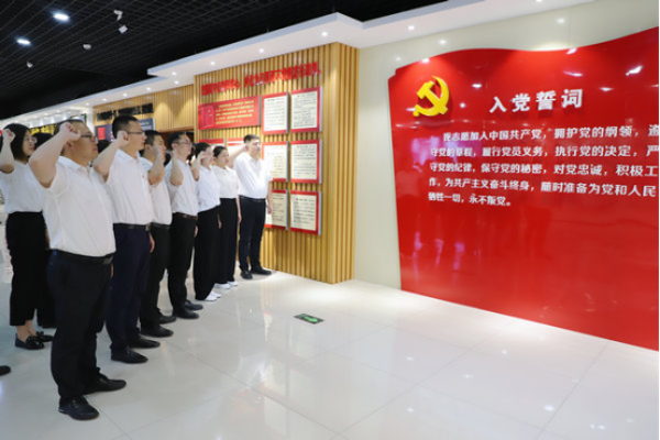 黨務(wù)深耕的“實干先鋒”—記集團2025年“優(yōu)秀黨務(wù)工作者”孟亭亭881