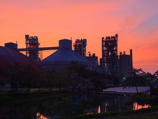 扶綏海螺黃進(jìn)南橙霞映廠(chǎng)_副本