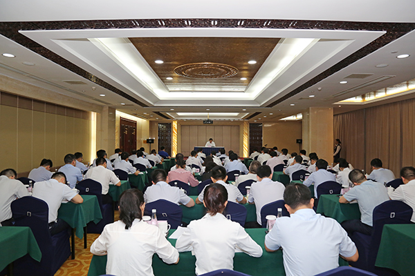 高登榜為機(jī)關(guān)黨員干部作主題教育專(zhuān)題黨課報(bào)...